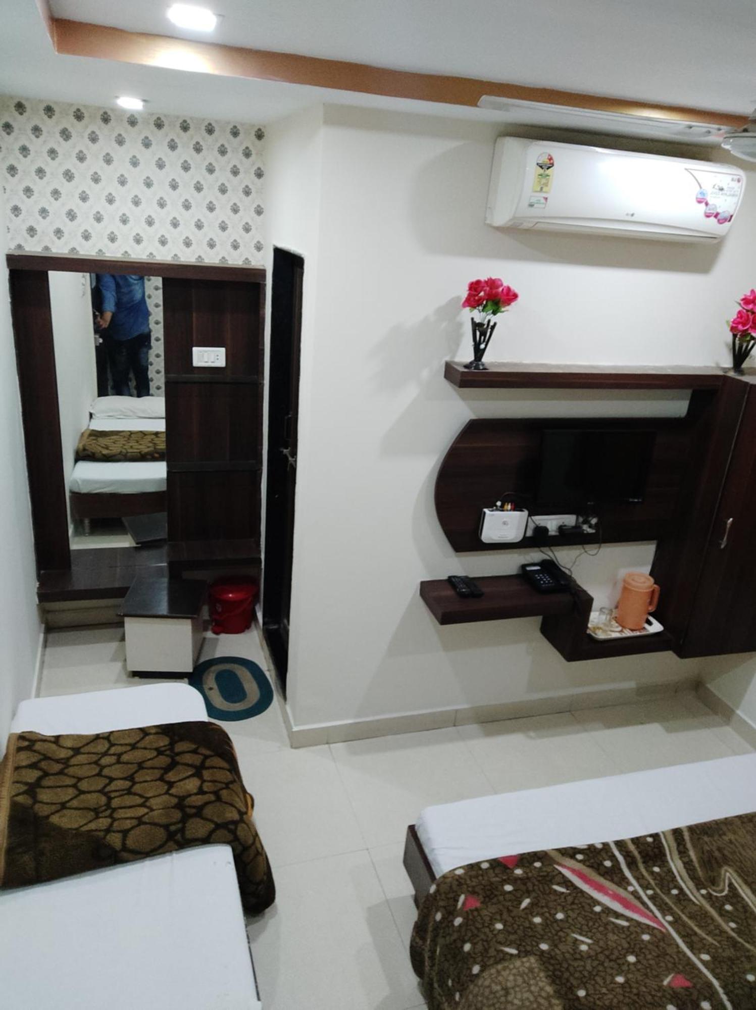 Hotel Vrandavan Palace Near Mahakal Temple Ujjain Esterno foto
