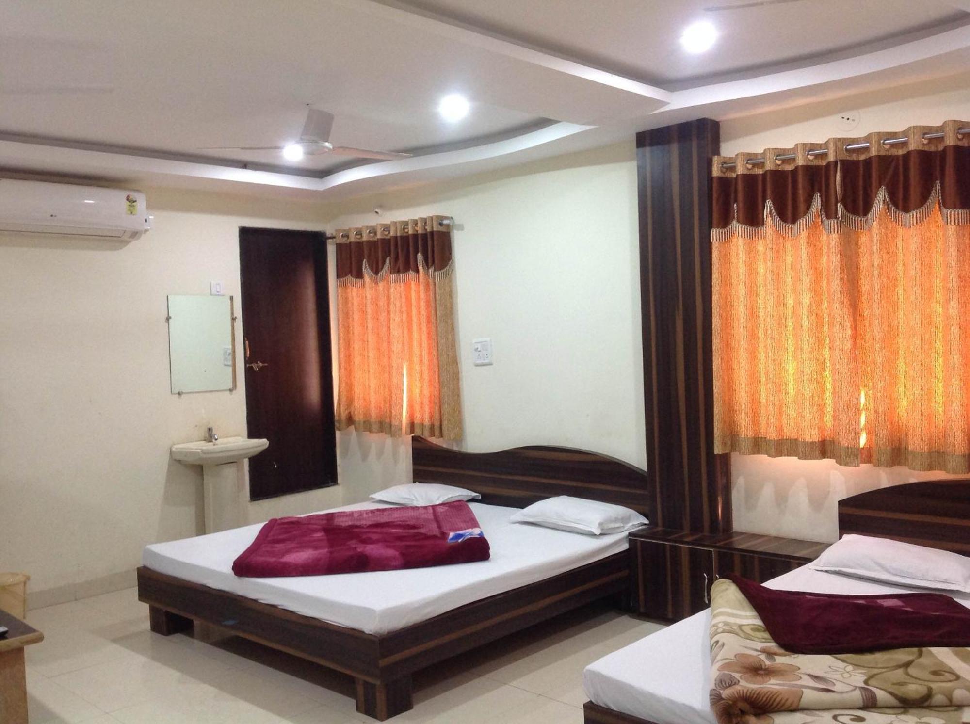 Hotel Vrandavan Palace Near Mahakal Temple Ujjain Esterno foto