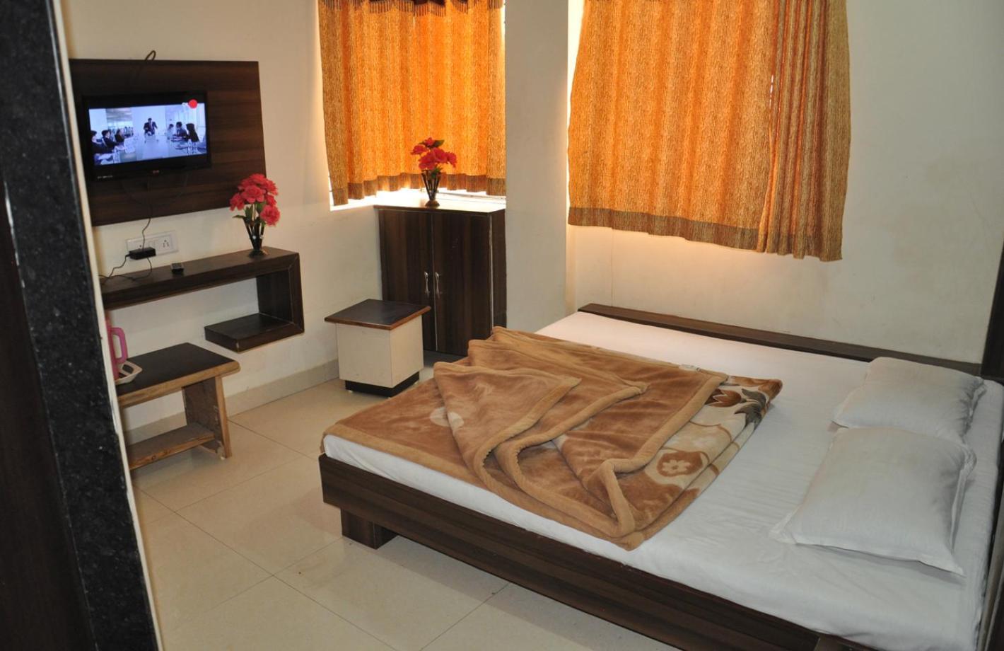 Hotel Vrandavan Palace Near Mahakal Temple Ujjain Esterno foto