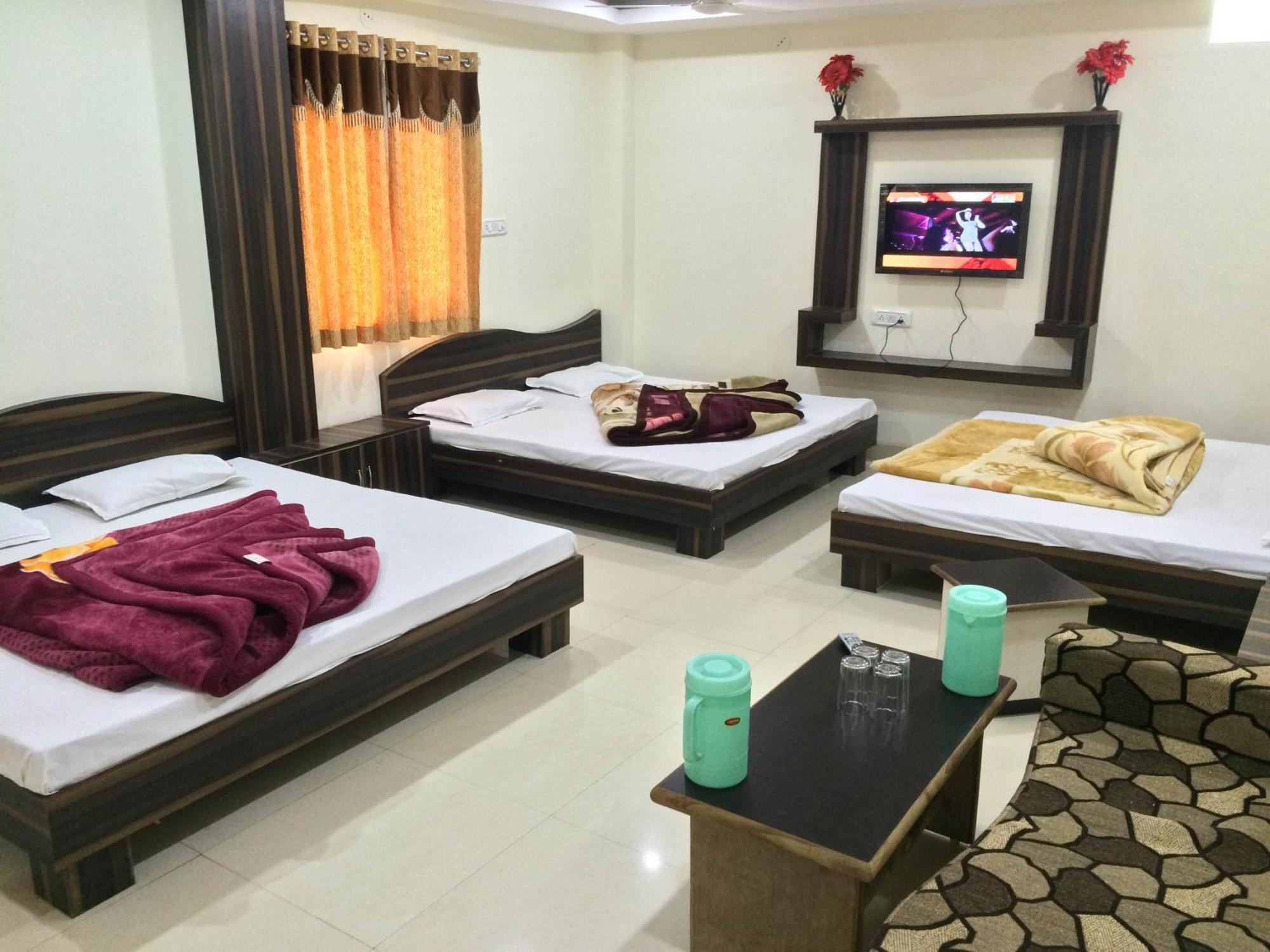 Hotel Vrandavan Palace Near Mahakal Temple Ujjain Esterno foto