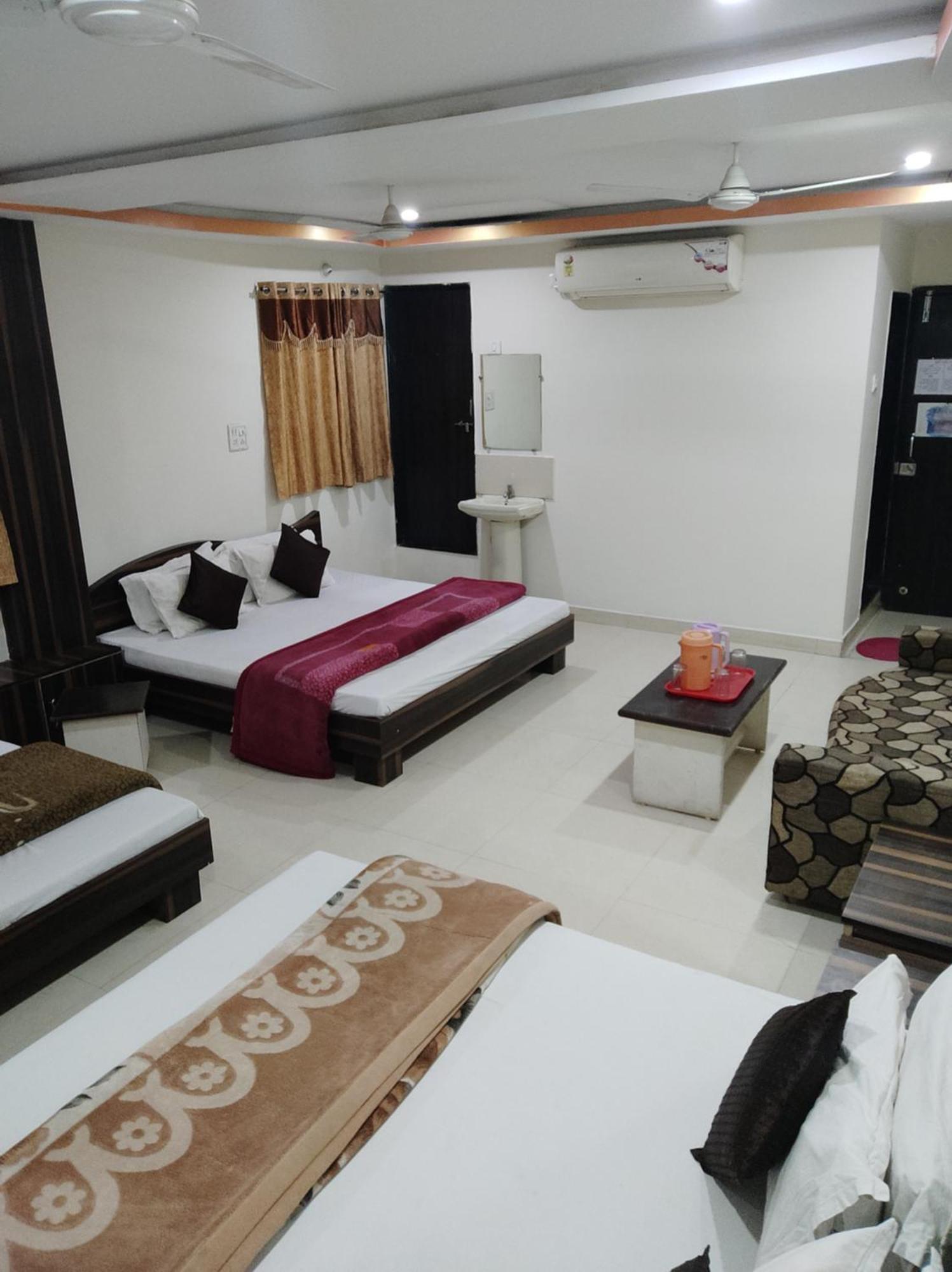 Hotel Vrandavan Palace Near Mahakal Temple Ujjain Esterno foto