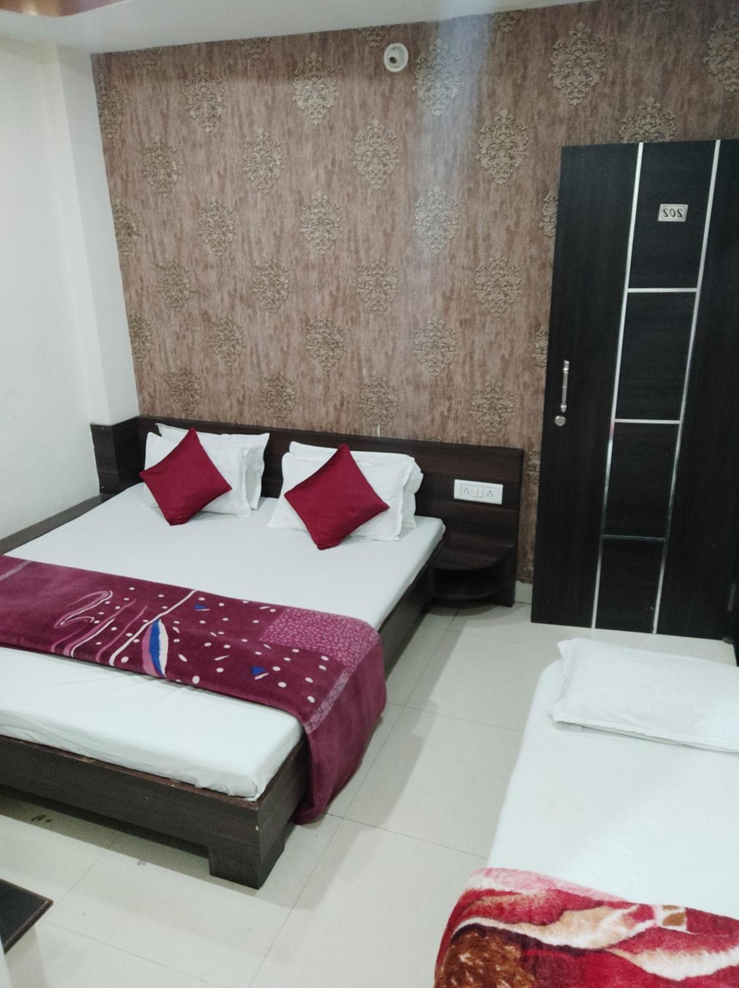 Hotel Vrandavan Palace Near Mahakal Temple Ujjain Esterno foto