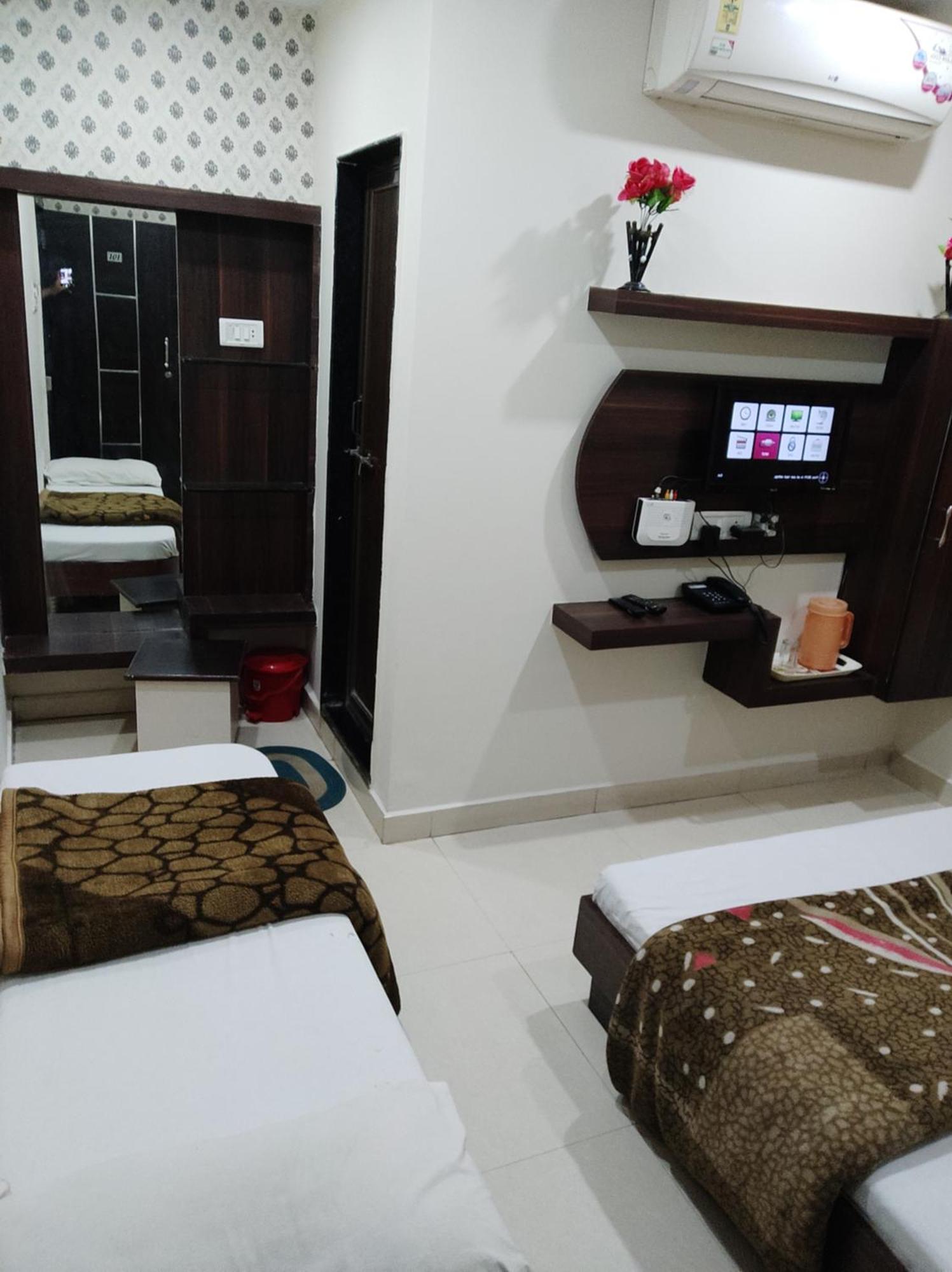 Hotel Vrandavan Palace Near Mahakal Temple Ujjain Esterno foto