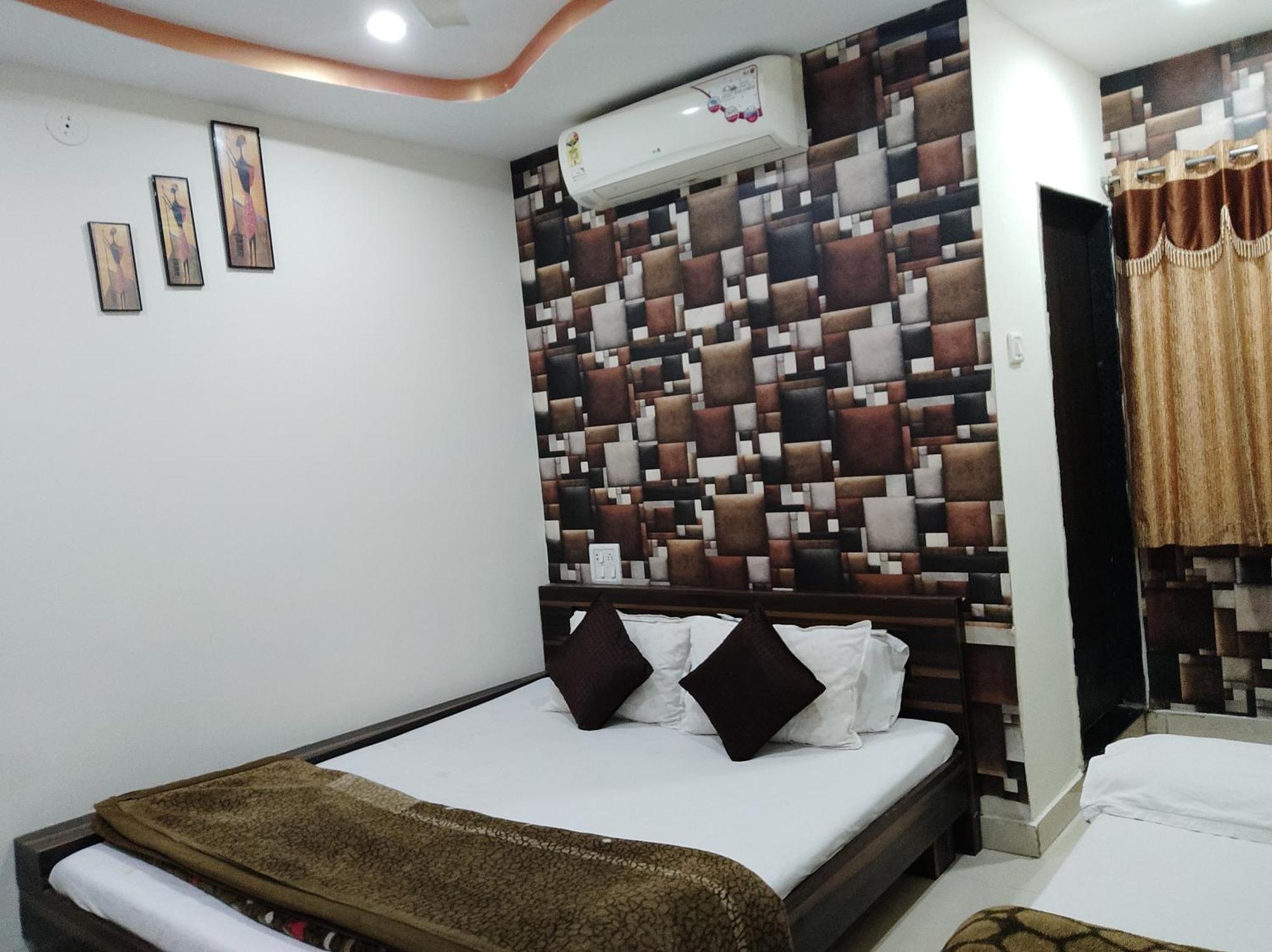 Hotel Vrandavan Palace Near Mahakal Temple Ujjain Esterno foto