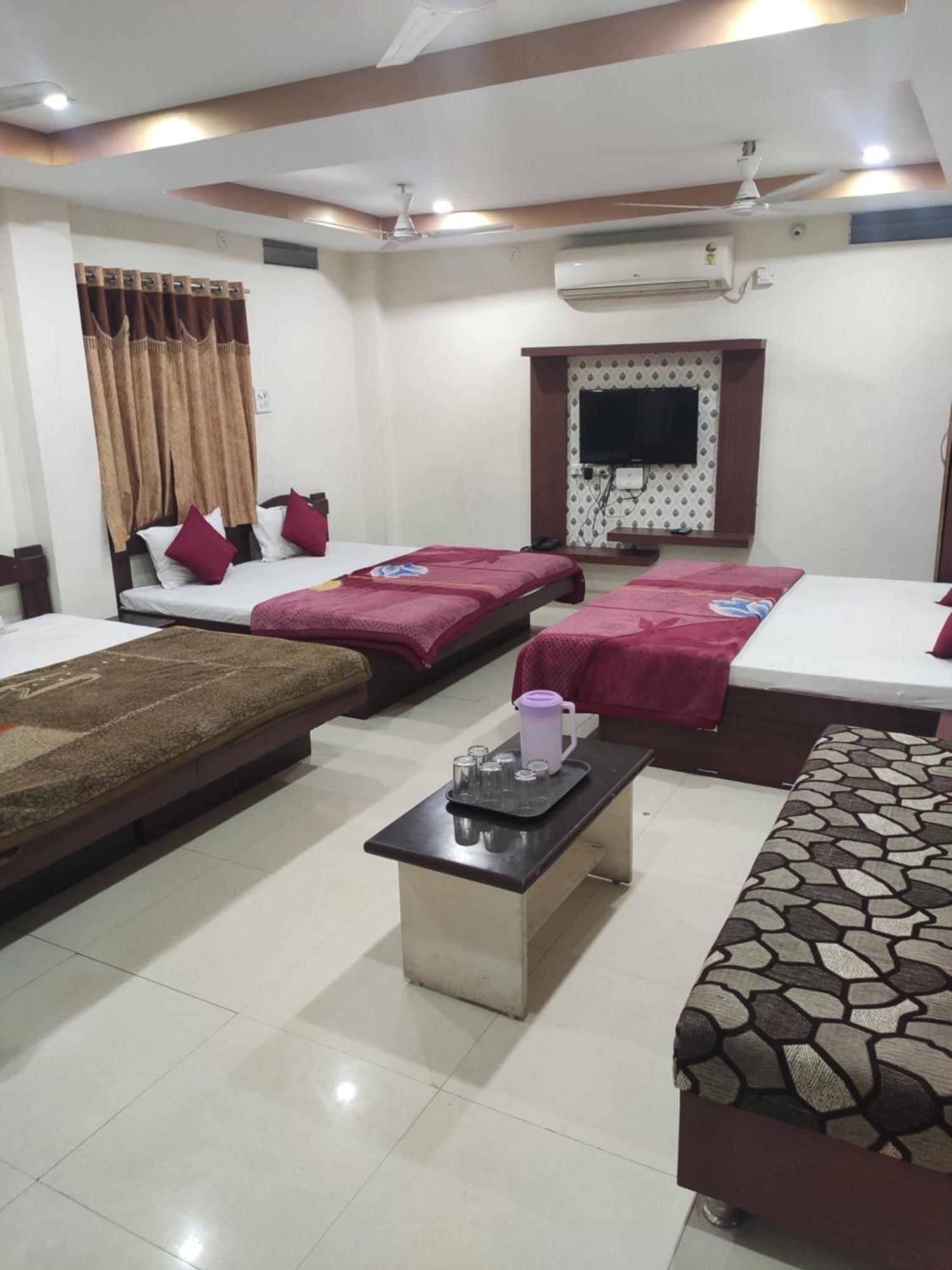 Hotel Vrandavan Palace Near Mahakal Temple Ujjain Esterno foto