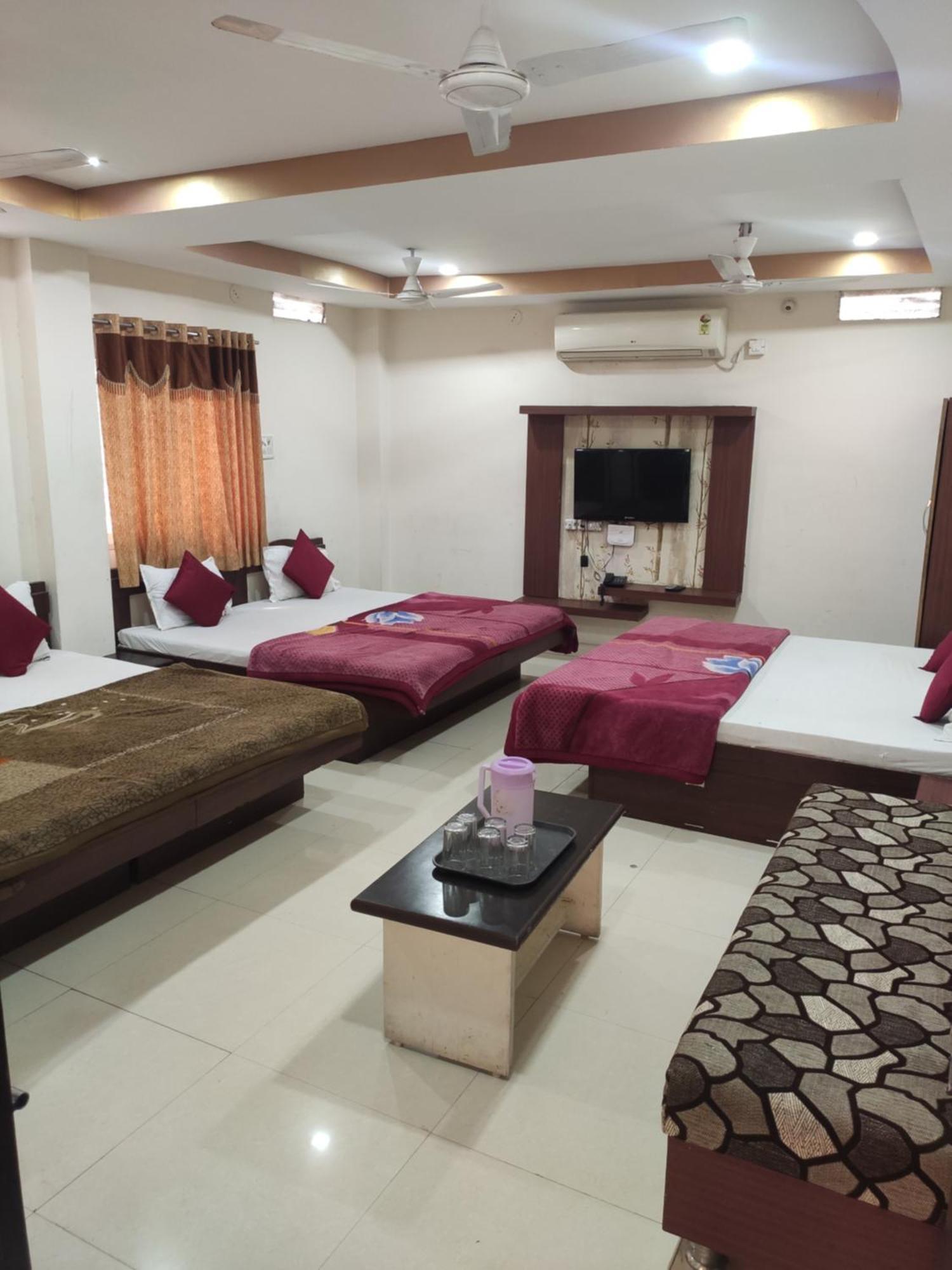 Hotel Vrandavan Palace Near Mahakal Temple Ujjain Esterno foto