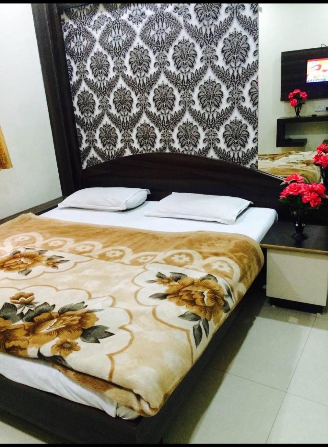 Hotel Vrandavan Palace Near Mahakal Temple Ujjain Esterno foto