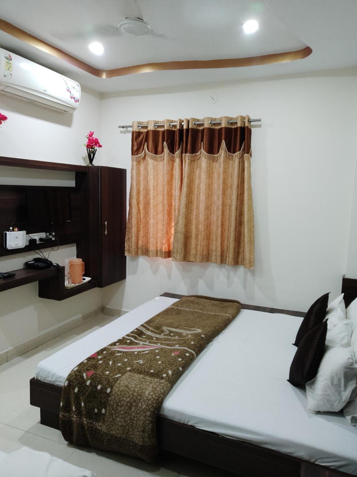 Hotel Vrandavan Palace Near Mahakal Temple Ujjain Esterno foto
