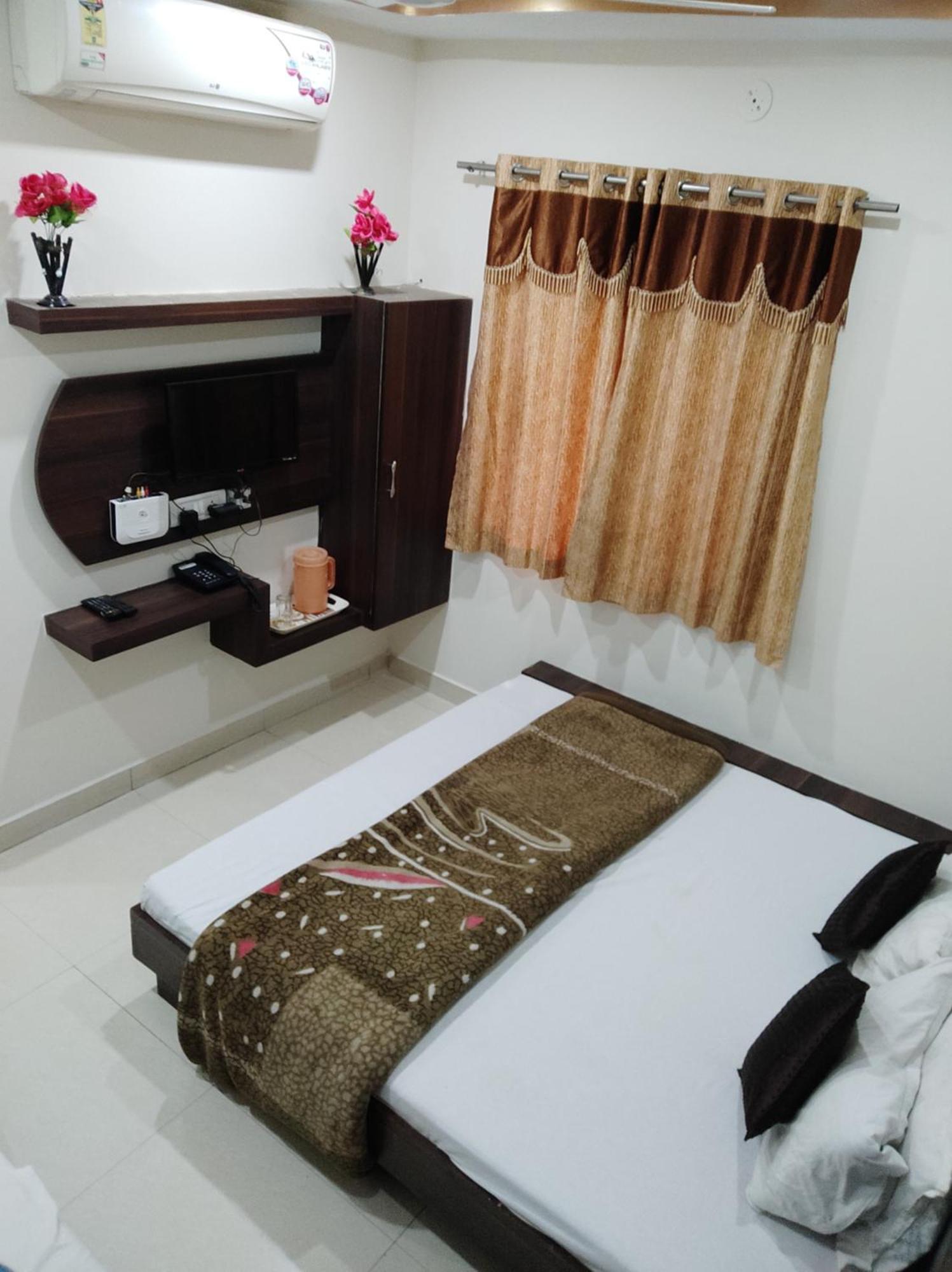 Hotel Vrandavan Palace Near Mahakal Temple Ujjain Esterno foto